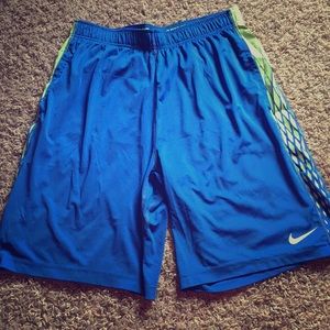 Men’s Nike Basketball Shorts Large